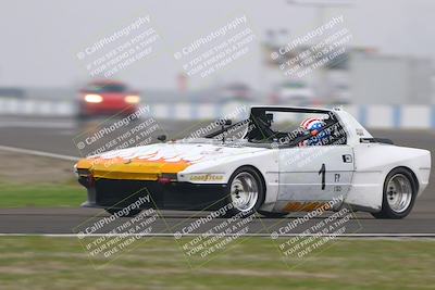 media/Jan-18-2026-CalClub SCCA (Sun) [[8bc6468723]]/Group 3 Race/Turn 1/